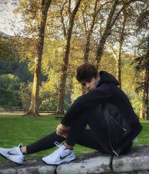 Boys wearing sneakers 5dcfb8f630415.jpg