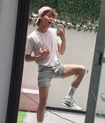 Boys wearing sneakers 5dcfb900804ea.jpg