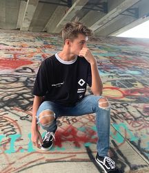 Boys wearing sneakers 5dcfb902e1c09.jpg