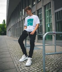 Boys wearing sneakers 5dcfb909d8c1a.jpg