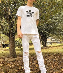Boys wearing sneakers 5dcfb90ca9650.jpg