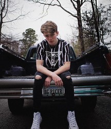 Boys wearing sneakers 5dcfb90f39e05.jpg