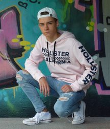 Boys wearing sneakers 5dcfb91617945.jpg