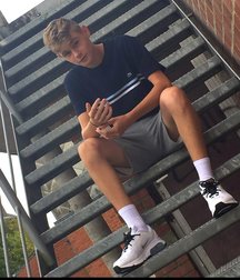 Boys wearing sneakers 5dcfb91e48a45.jpg