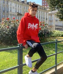 Boys wearing sneakers 5dcfb92a2500b.jpg
