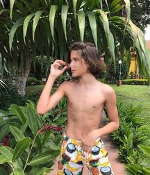 World of beautiful youth 5dd085096f97e.jpg