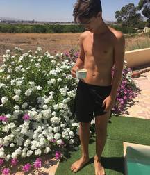 Shirtless boys outdoor 5dd17fe8947a3.jpg