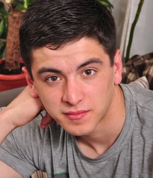 Yuriy 5dd184cd20407.jpg
