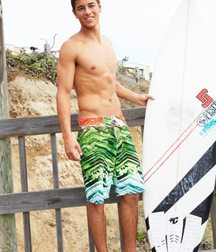 Amazing boys and bodies 5dd30fa7a16ec.jpg