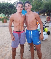 Twinks on vacation 2 5dd33e7f91f91.jpg