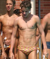 Twinks on vacation 2 5dd33e8d2c342.jpg
