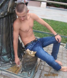 Boy pretty barefoot 5dd3ebfb5703f.jpg