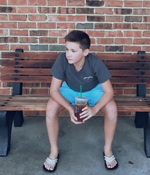 Boy pretty barefoot 5dd3ec175b89f.jpg