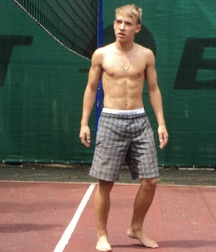 Boy pretty barefoot 5dd3ec4994e3c.jpg