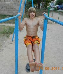 Boy pretty barefoot 5dd3ec577bfdb.jpg