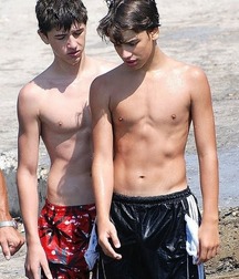 Twinks nude and hot 5dd54cc4addf3.jpg