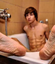 Awesome twinks 5dd55a1a55ec4.jpg