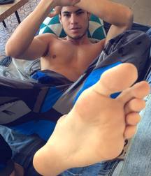 Boys bare and hot feet 5dd55db8e5482.jpg