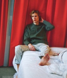 Boys bare and hot feet 5dd55dcca3b6a.jpg