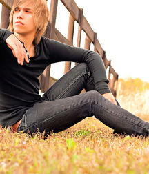 Amazing blonde hotties 5dd56b41d09f7.jpg