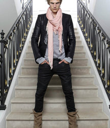 Model boys in boots 5dd5b40b95b5c.jpg