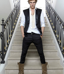 Model boys in boots 5dd5b40d9c581.jpg