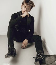 Model boys in boots 5dd5b413a109d.jpg