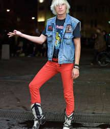 Model boys in boots 5dd5b41bdb3e5.jpg