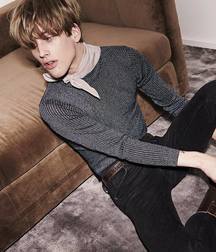 Model boys in boots 5dd5b42954e78.jpg