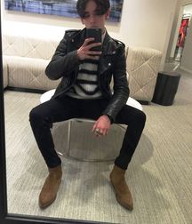 Model boys in boots 5dd5b42aeca37.jpg
