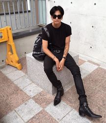 Model boys in boots 5dd5b42cb2d38.jpg
