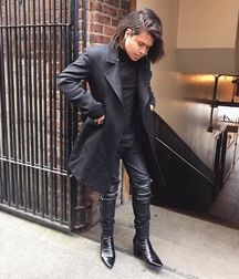 Model boys in boots 5dd5b43047ed0.jpg