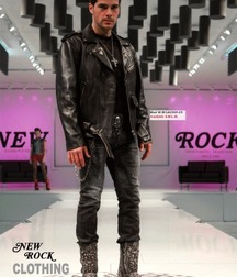 Model boys in boots 5dd5b440a641e.jpg