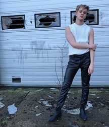 Model boys in boots 5dd5b44422d07.jpg