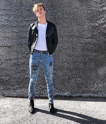 Model boys in boots 5dd5b44600f8c.jpg