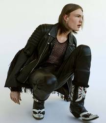Model boys in boots 5dd5b449ef365.jpg