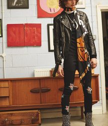 Model boys in boots 5dd5b44d7255e.jpg