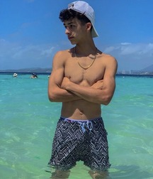 Shirtless twinks 5dd81b136f401.jpg