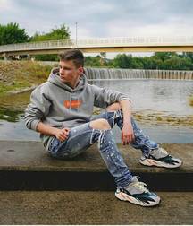 Sneaker boys 12 5dd87bb27bede.jpg