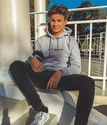 Sneaker boys 12 5dd87bd3c9352.jpg