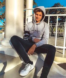 Sneaker boys 12 5dd87bde74785.jpg