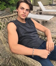 Lucky twinks 5dd8838e6e9d3.jpg