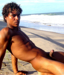 Edmilson @ pool and sea 5dd8927990cfc.jpg