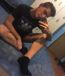 Boys smelly feet 5dd8b1f6e3f98.jpg