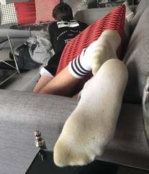 Boys smelly feet 5dd8b206dbf5d.jpg