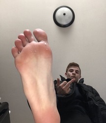 Boys smelly feet 5dd8b2478026a.jpg