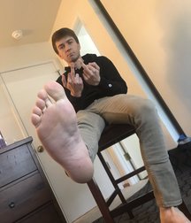 Boys smelly feet 5dd8b25746468.jpg