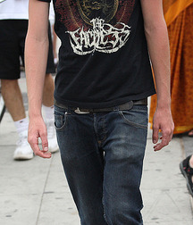 Barefoot in jeans 2 5dd8d4e82a8cc.jpg