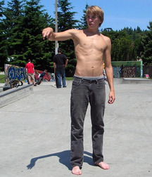 Barefoot in jeans 2 5dd8d4ee350b1.jpg