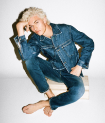 Barefoot in jeans 2 5dd8d50c65458.png